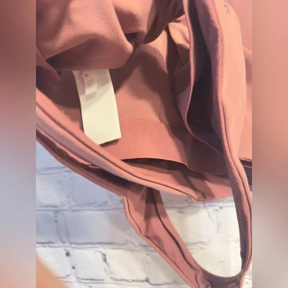 Athleta Conscious Cut Out Crop A-C Sports tank Size Large NWOT - Picture 6 of 10